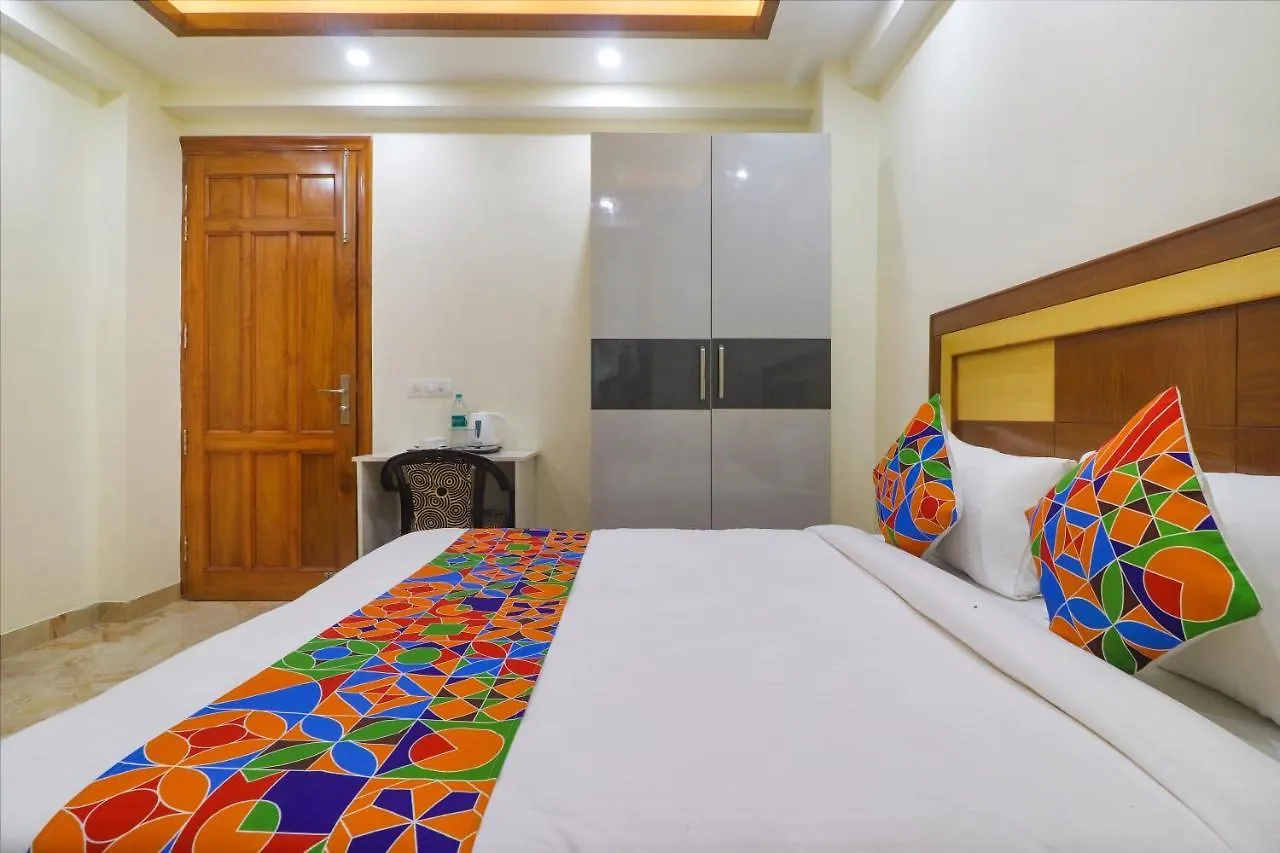 גורגאון Fabhotel Star Corporate Suite מלון